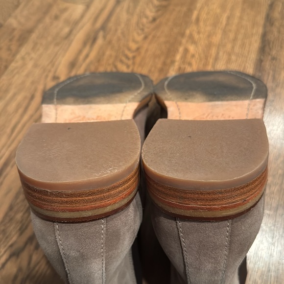 Clarks Men's Clarkdale Gobi Chelsea Boot, Taupe Suede, Size 11 - Picture 9 of 9